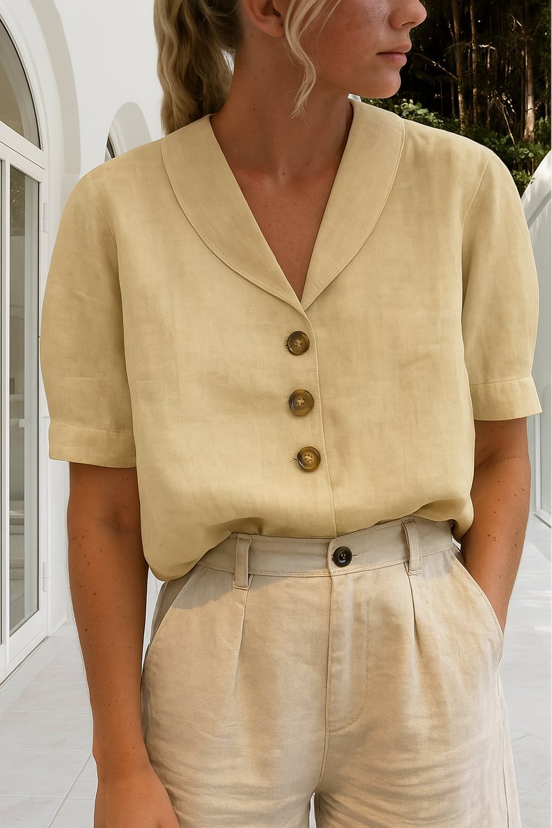 Women's Short-Sleeve Button-Down Collared Blouse in Relaxed Fit