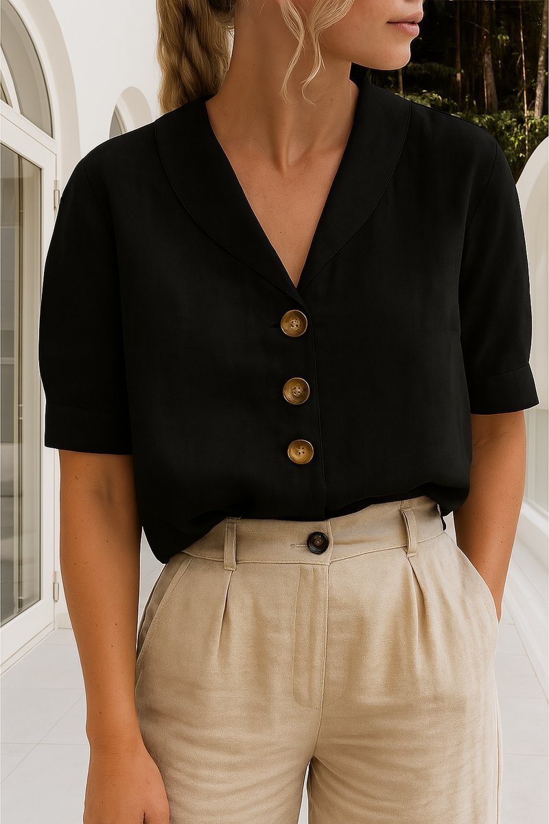 Women's Short-Sleeve Button-Down Collared Blouse in Relaxed Fit
